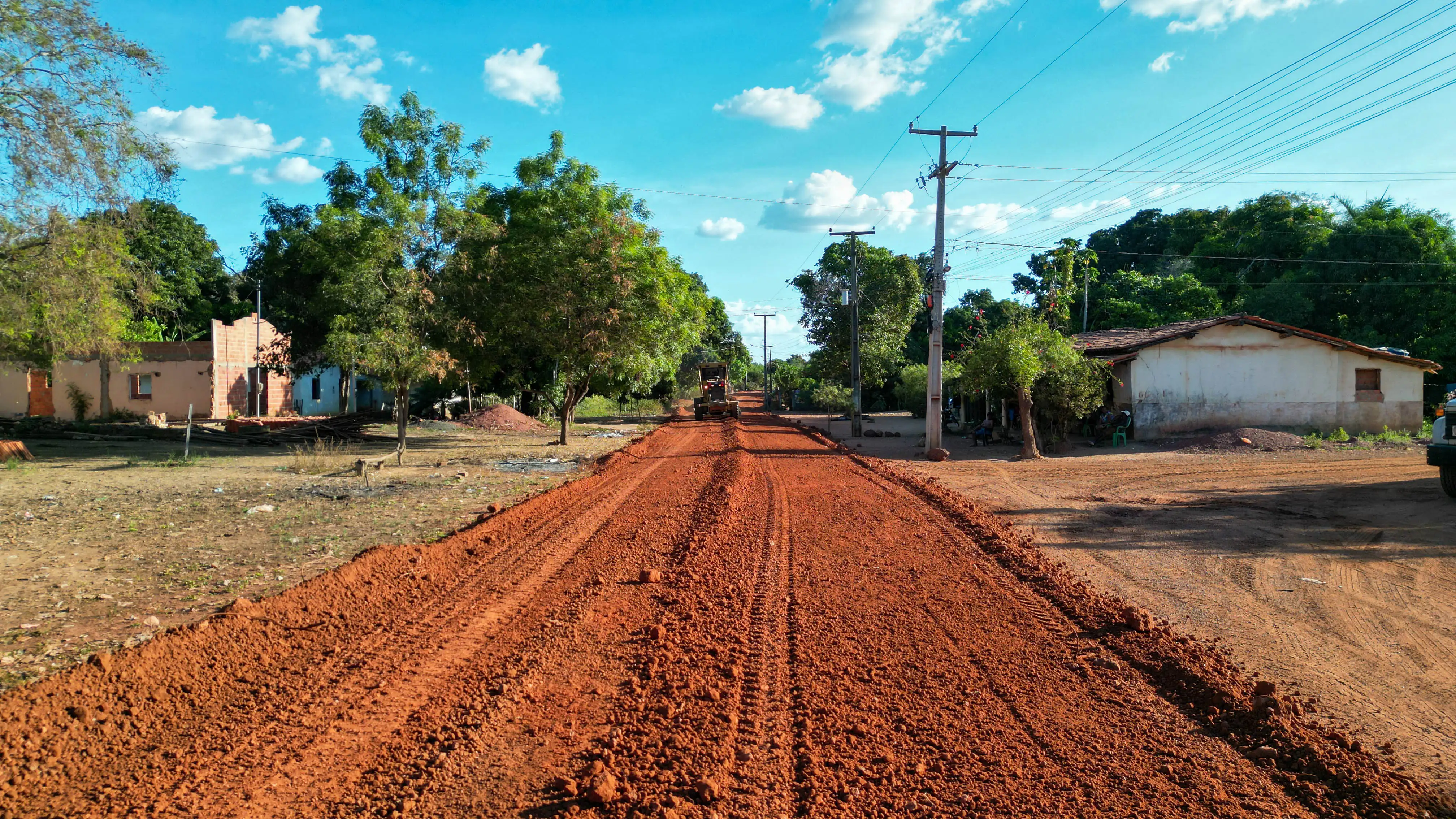 Galeria de imagens - Foto 1 da notícia: Matões segue avançando com recuperação de estradas vicinais e beneficia dezenas de comunidades rurais
